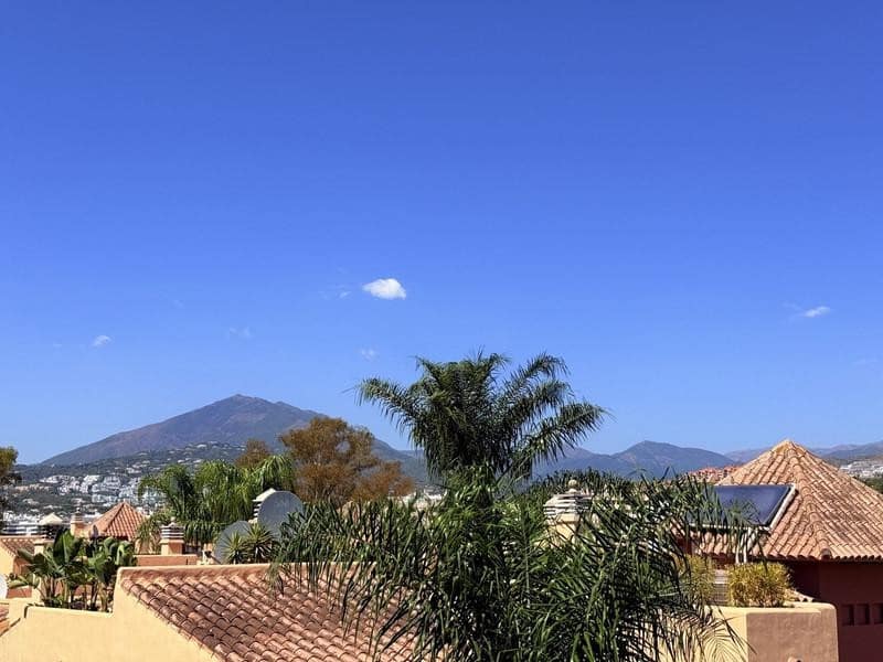 3 soveværelse Byhus til leje i Marbella med swimmingpool garage - € 3.000 (Ref: 10097479)
