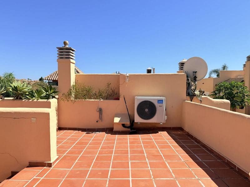 3 soveværelse Byhus til leje i Marbella med swimmingpool garage - € 3.000 (Ref: 10097479)