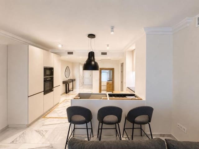 3 chambre Appartement à vendre à Los Naranjos, Marbella avec piscine garage - 980 000 € (Ref: 10099621)