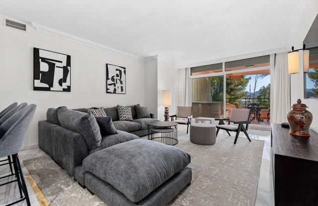 3 chambre Appartement à vendre à Los Naranjos, Marbella avec piscine garage - 980 000 € (Ref: 10099621)
