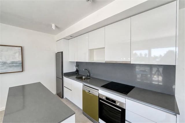 3 sovrum Lägenhet att hyra i Cancelada, Estepona med pool garage - 3 000 € (Ref: 10101403)