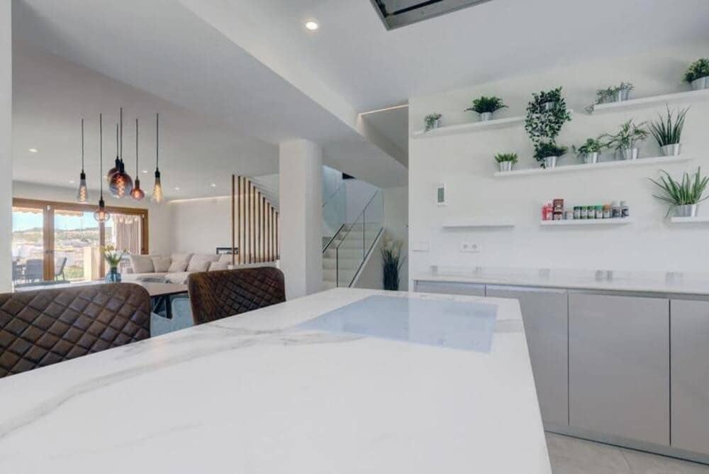 3 bedroom Villa for rent in Sitio de Calahonda with pool garage - € 5,000 (Ref: 10106595)