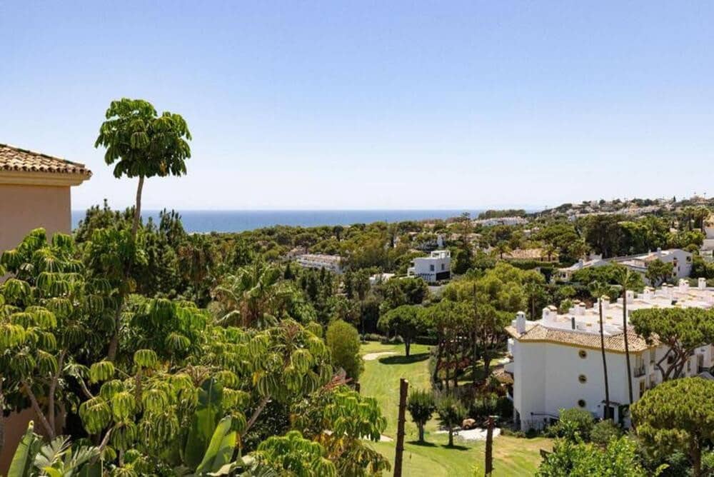 3 bedroom Villa for rent in Sitio de Calahonda with pool garage - € 5,000 (Ref: 10106595)