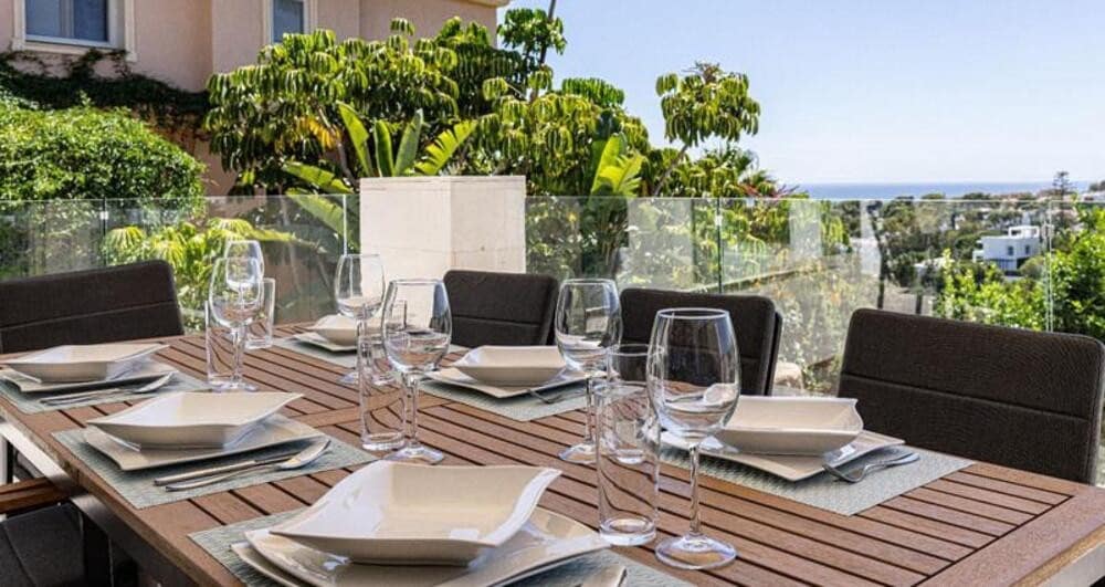 3 bedroom Villa for rent in Sitio de Calahonda with pool garage - € 5,000 (Ref: 10106595)