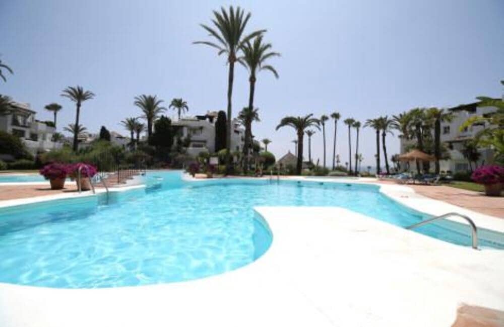 3 soveværelse Lejlighed til leje i Estepona med swimmingpool garage - € 3.500 (Ref: 10106596)