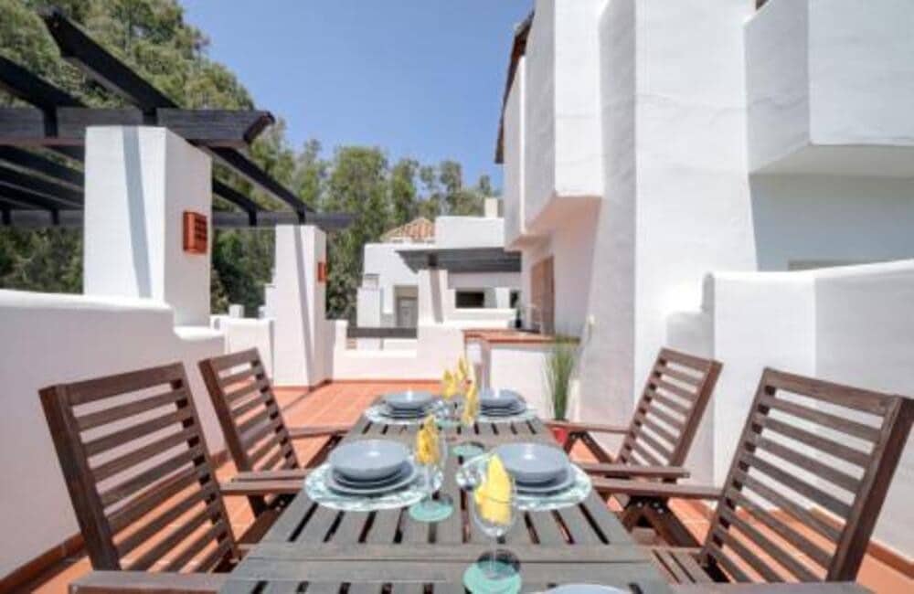 3 soveværelse Lejlighed til leje i Estepona med swimmingpool garage - € 3.500 (Ref: 10106596)