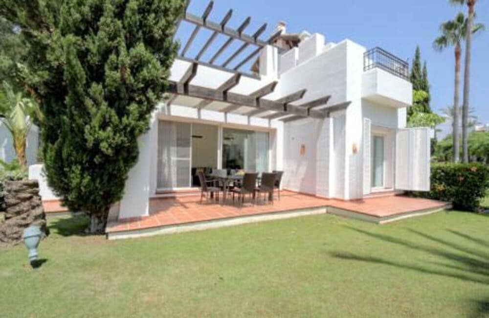 3 soveværelse Lejlighed til leje i Estepona med swimmingpool garage - € 3.500 (Ref: 10106596)