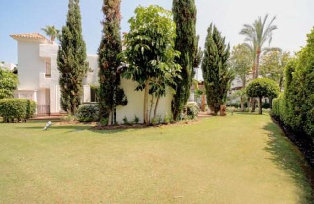 3 soveværelse Lejlighed til leje i Estepona med swimmingpool garage - € 3.500 (Ref: 10106596)
