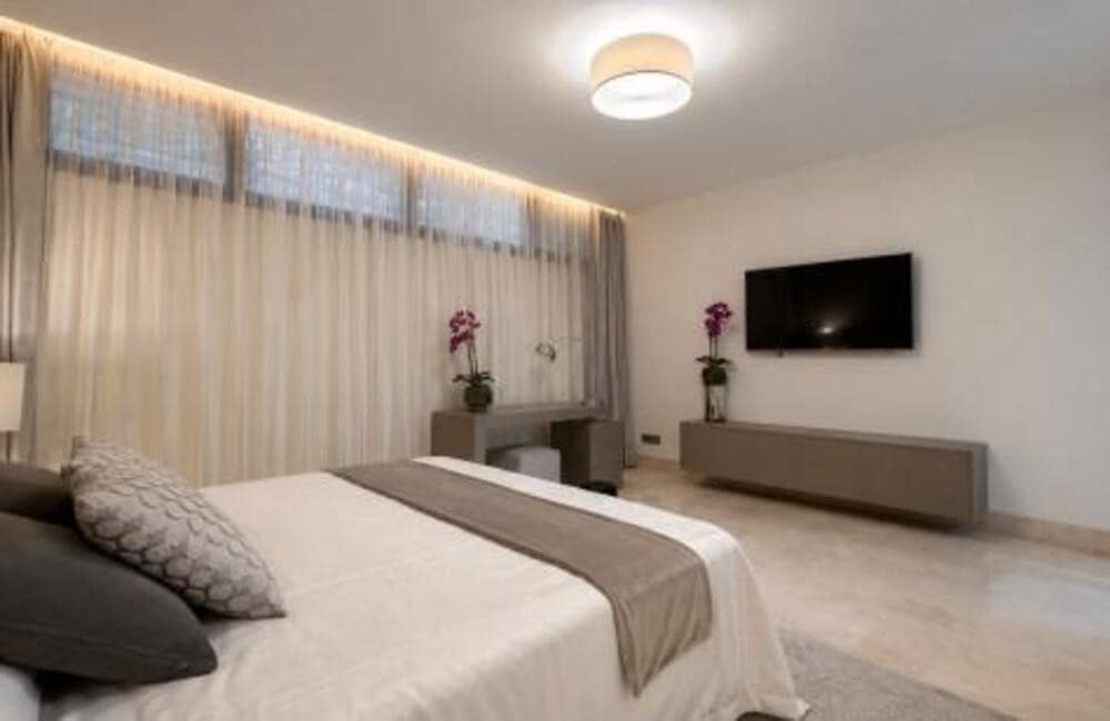 5 sypialnia Apartament do wynajęcia w Marbella z basenem garażem - 11 500 € (Ref: 10106597)