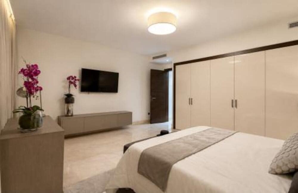 5 sypialnia Apartament do wynajęcia w Marbella z basenem garażem - 11 500 € (Ref: 10106597)