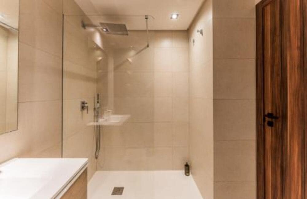 Apartamento de 3 habitaciones en Marbella en alquiler con piscina garaje - 4.000 € (Ref: 10106598)