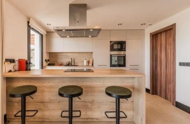 Apartamento de 3 habitaciones en Los Naranjos, Marbella en alquiler con piscina garaje - 4.000 € (Ref: 10106598)