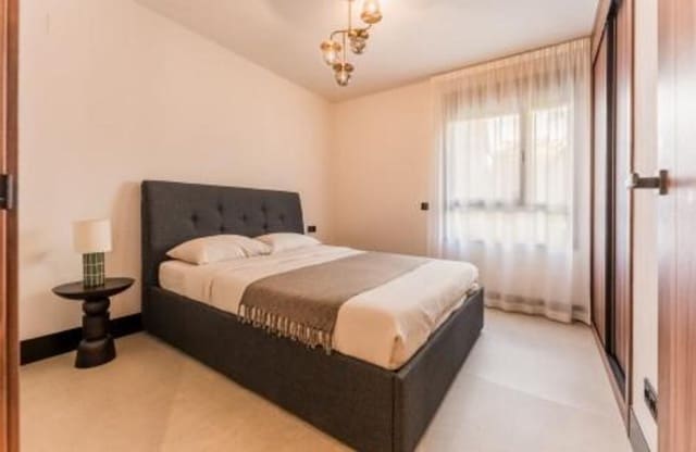 Apartamento de 3 habitaciones en Los Naranjos, Marbella en alquiler con piscina garaje - 4.000 € (Ref: 10106598)