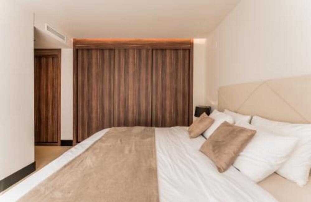 Apartamento de 3 habitaciones en Marbella en alquiler con piscina garaje - 4.000 € (Ref: 10106598)
