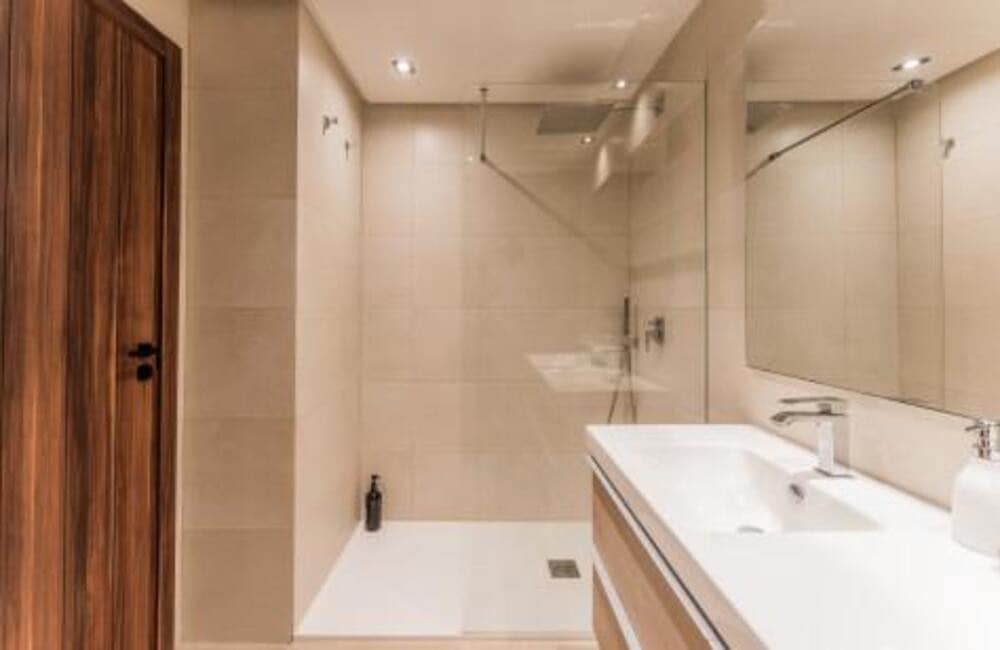 Apartamento de 3 habitaciones en Marbella en alquiler con piscina garaje - 4.000 € (Ref: 10106598)
