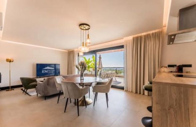 Apartamento de 3 habitaciones en Los Naranjos, Marbella en alquiler con piscina garaje - 4.000 € (Ref: 10106598)