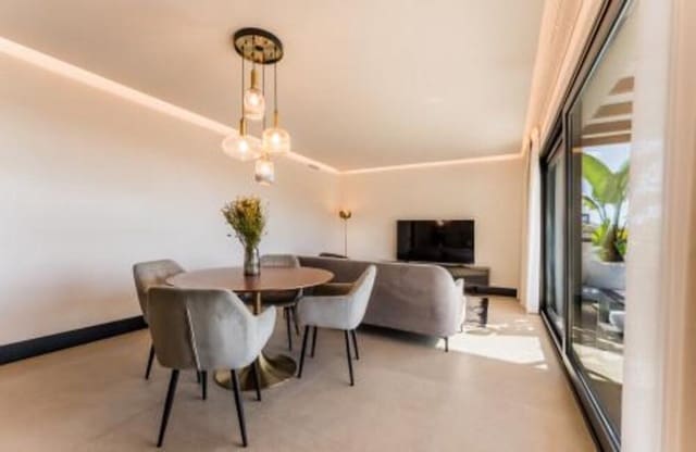 Apartamento de 3 habitaciones en Los Naranjos, Marbella en alquiler con piscina garaje - 4.000 € (Ref: 10106598)