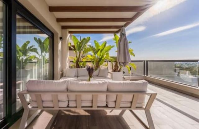 Apartamento de 3 habitaciones en Los Naranjos, Marbella en alquiler con piscina garaje - 4.000 € (Ref: 10106598)