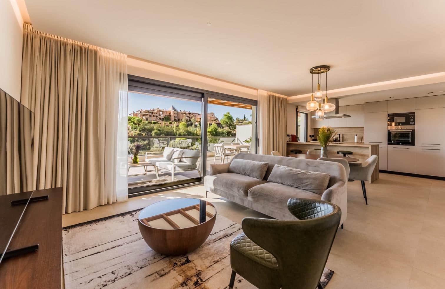 Apartamento de 3 habitaciones en Marbella en alquiler con piscina garaje - 4.000 € (Ref: 10106598)