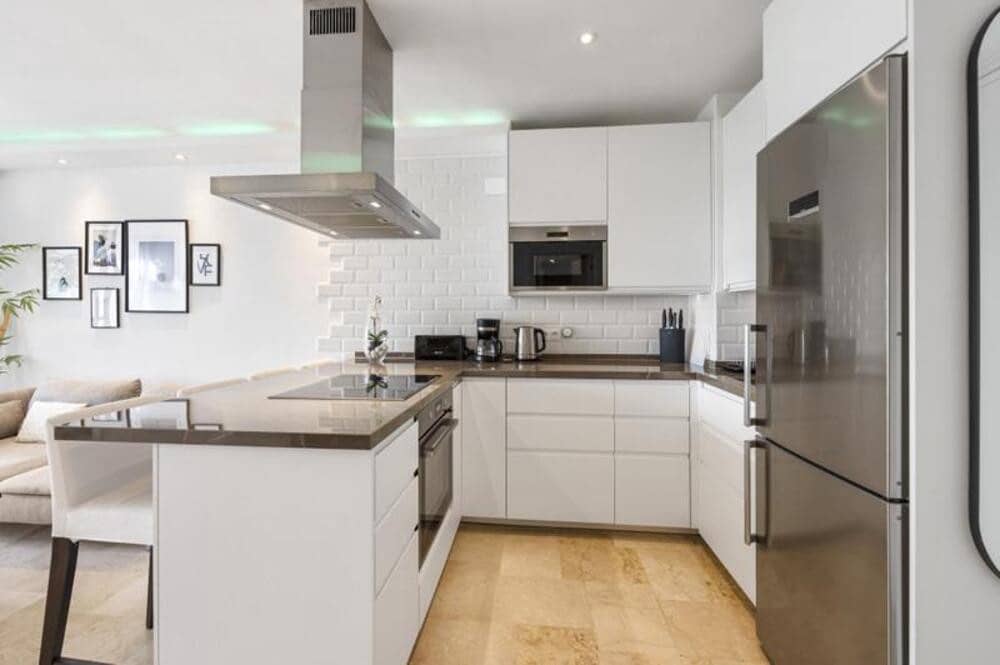 2 bedroom Apartment for rent in Puerto Banus with pool - € 2,000 (Ref: 10114654)