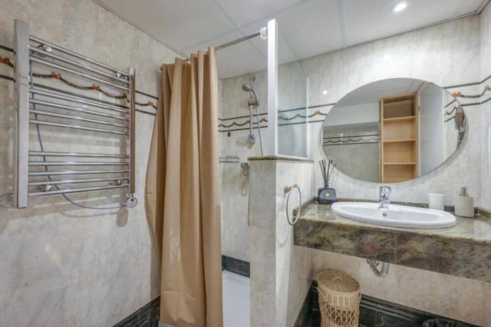 2 bedroom Apartment for rent in Puerto Banus with pool - € 2,000 (Ref: 10114654)