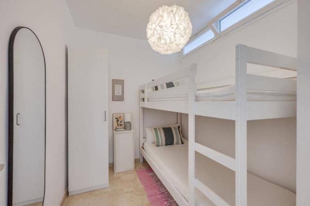 2 bedroom Apartment for rent in Puerto Banus with pool - € 2,000 (Ref: 10114654)