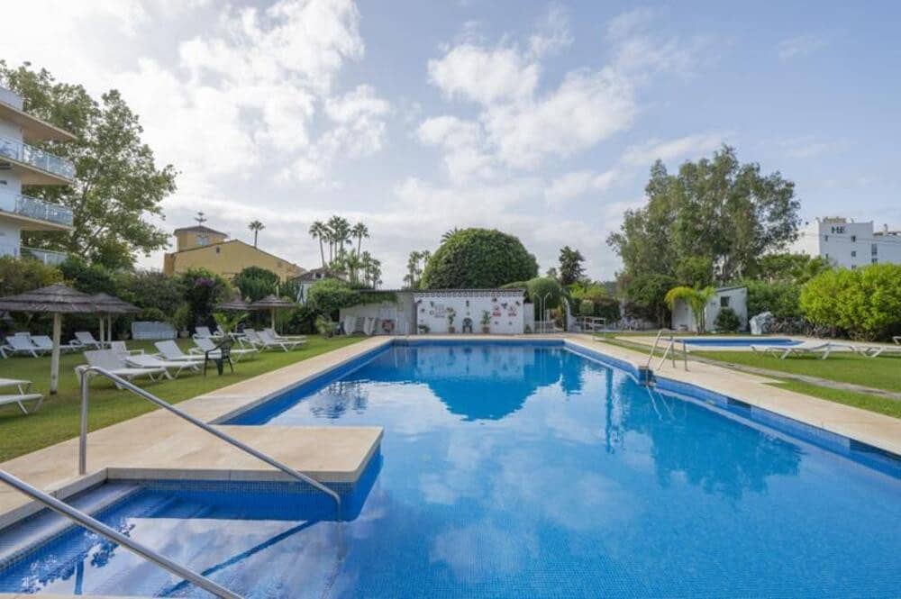 2 bedroom Apartment for rent in Puerto Banus with pool - € 2,000 (Ref: 10114654)