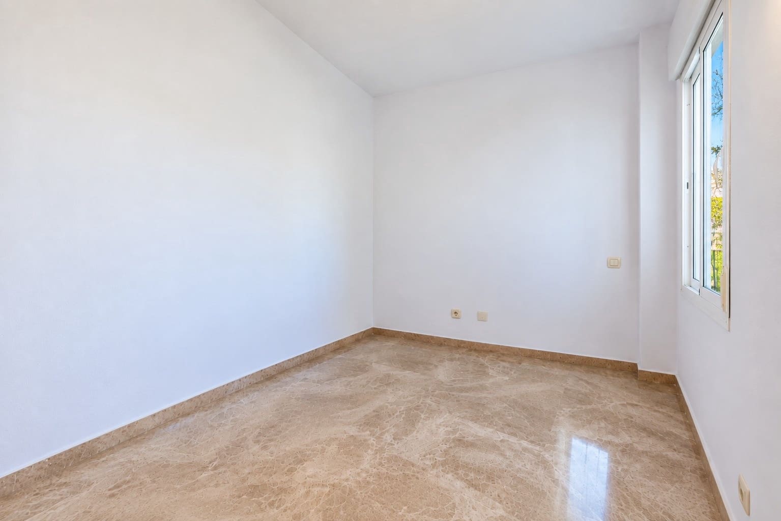 3 soveværelse Lejlighed til leje i Marbella med swimmingpool garage - € 3.000 (Ref: 10114657)