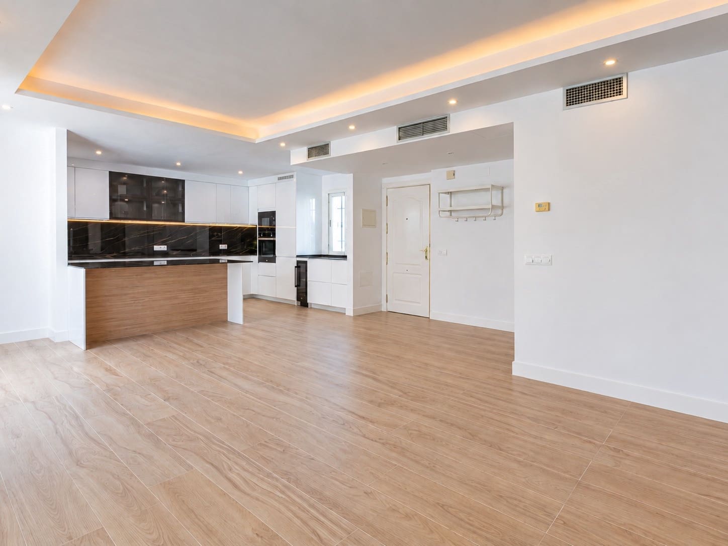 3 soveværelse Lejlighed til leje i Marbella med swimmingpool garage - € 3.000 (Ref: 10114657)