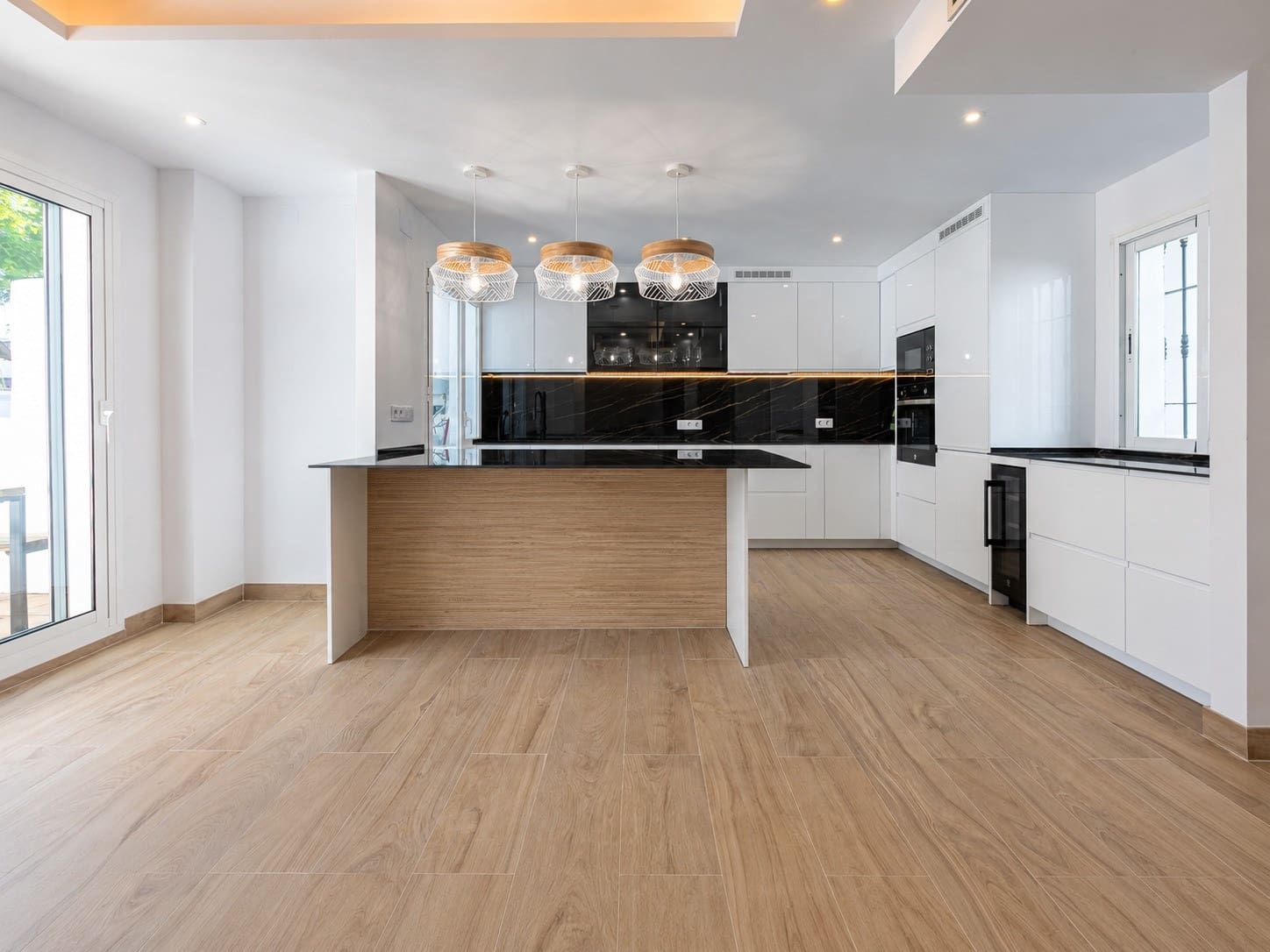 3 soveværelse Lejlighed til leje i Marbella med swimmingpool garage - € 3.000 (Ref: 10114657)