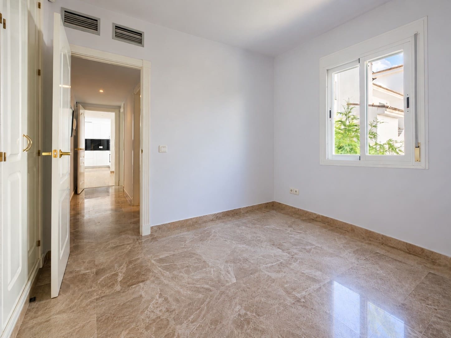 3 soveværelse Lejlighed til leje i Marbella med swimmingpool garage - € 3.000 (Ref: 10114657)
