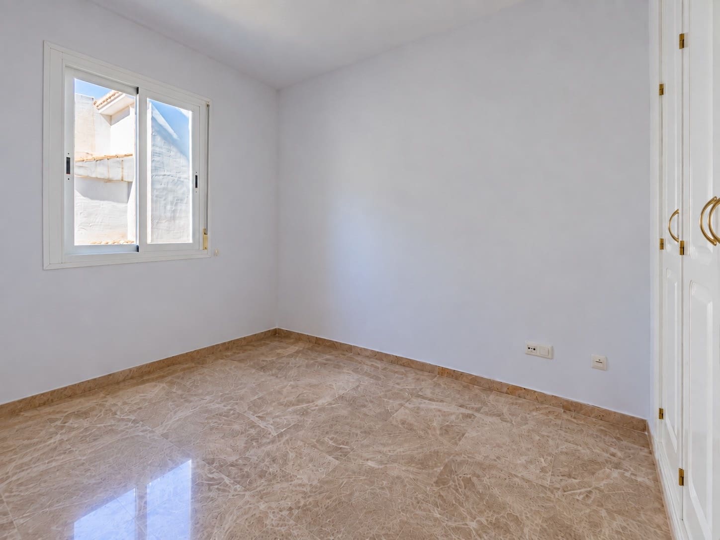 3 soveværelse Lejlighed til leje i Marbella med swimmingpool garage - € 3.000 (Ref: 10114657)
