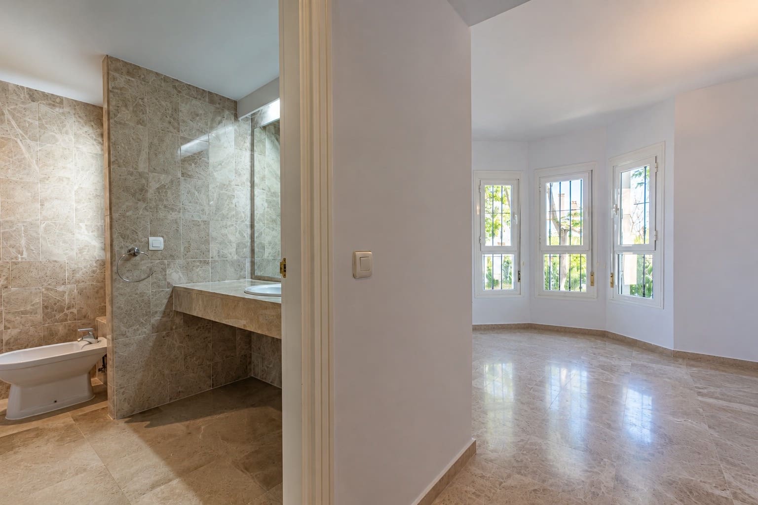 3 soveværelse Lejlighed til leje i Marbella med swimmingpool garage - € 3.000 (Ref: 10114657)