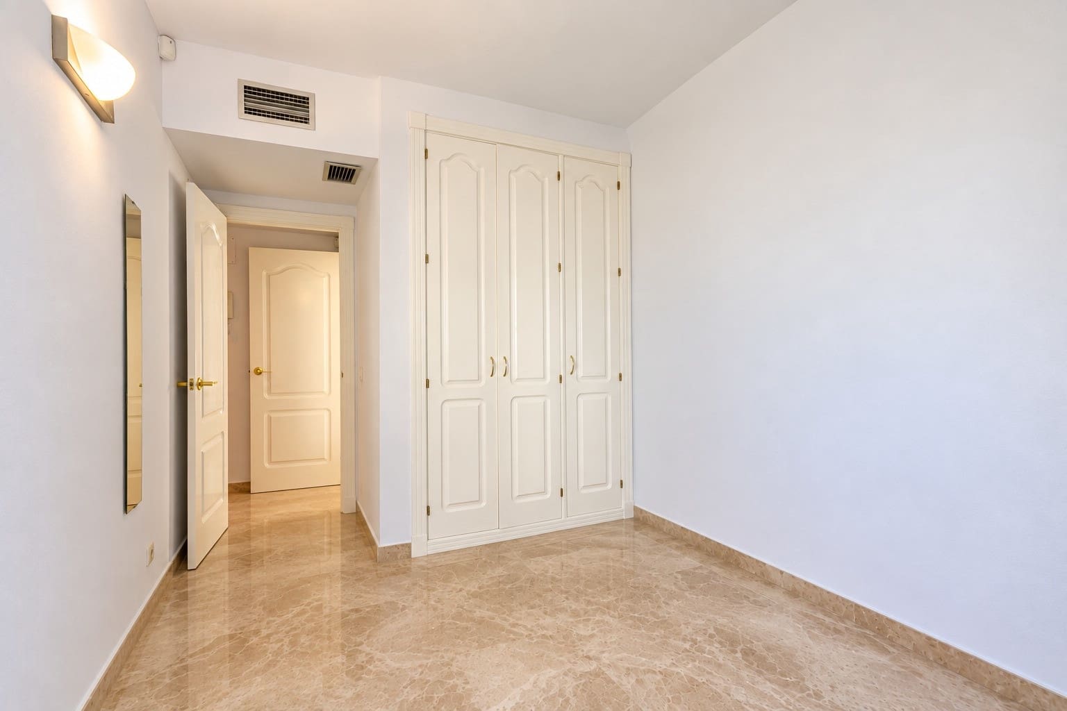 3 soveværelse Lejlighed til leje i Marbella med swimmingpool garage - € 3.000 (Ref: 10114657)