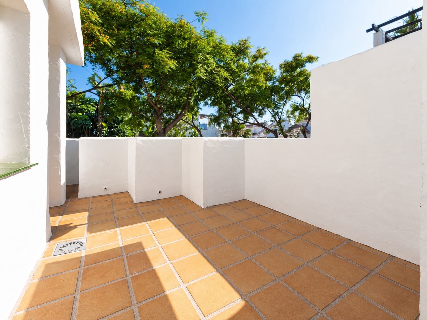 3 soveværelse Lejlighed til leje i Marbella med swimmingpool garage - € 3.000 (Ref: 10114657)