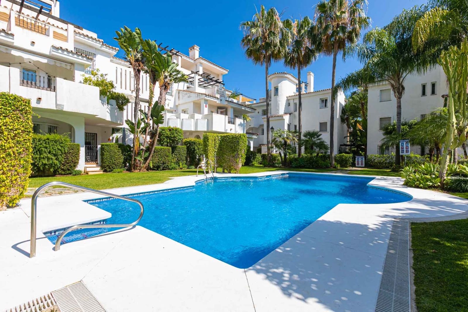3 soveværelse Lejlighed til leje i Marbella med swimmingpool garage - € 3.000 (Ref: 10114657)