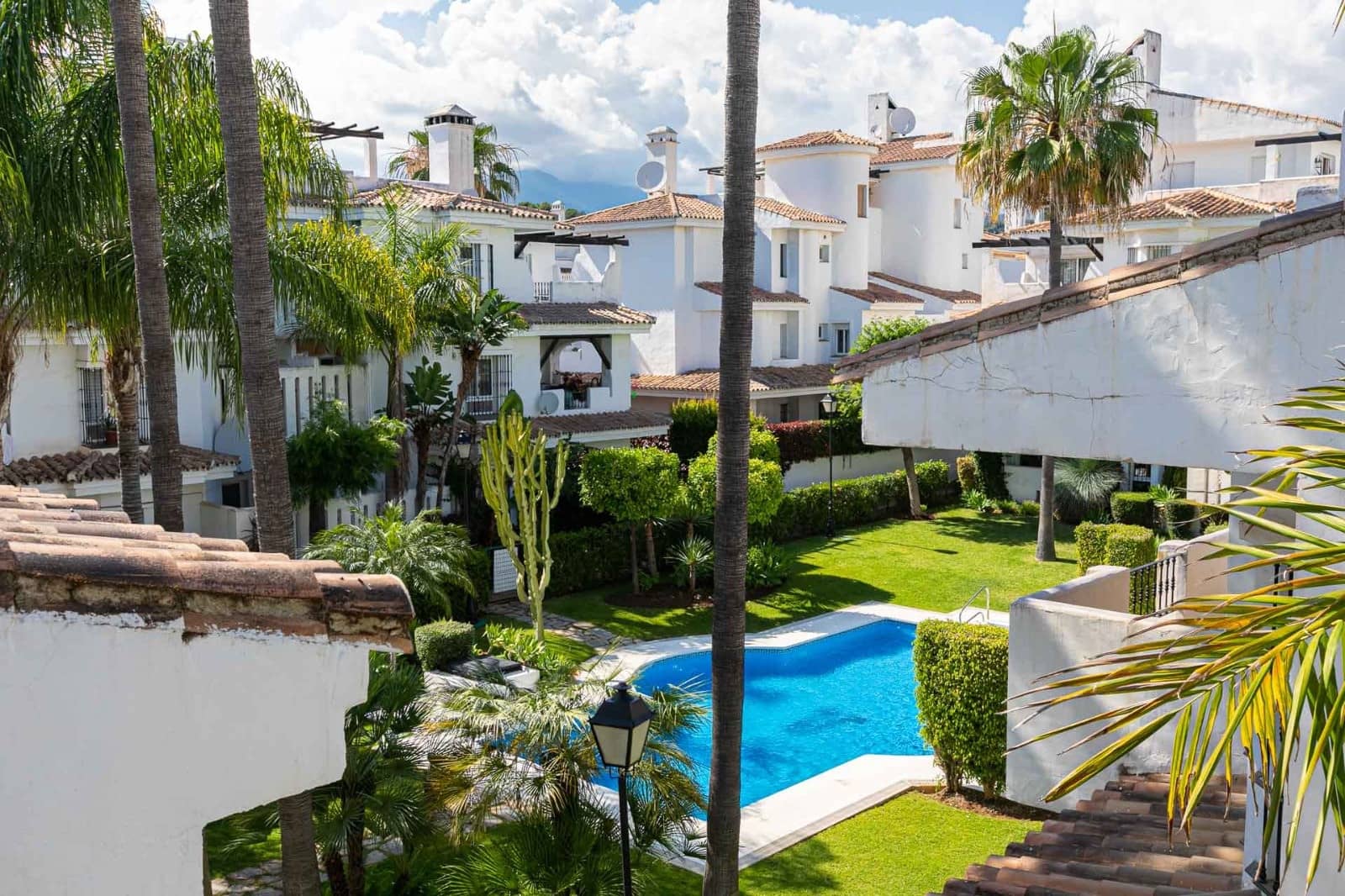 3 soveværelse Lejlighed til leje i Marbella med swimmingpool garage - € 3.000 (Ref: 10114657)
