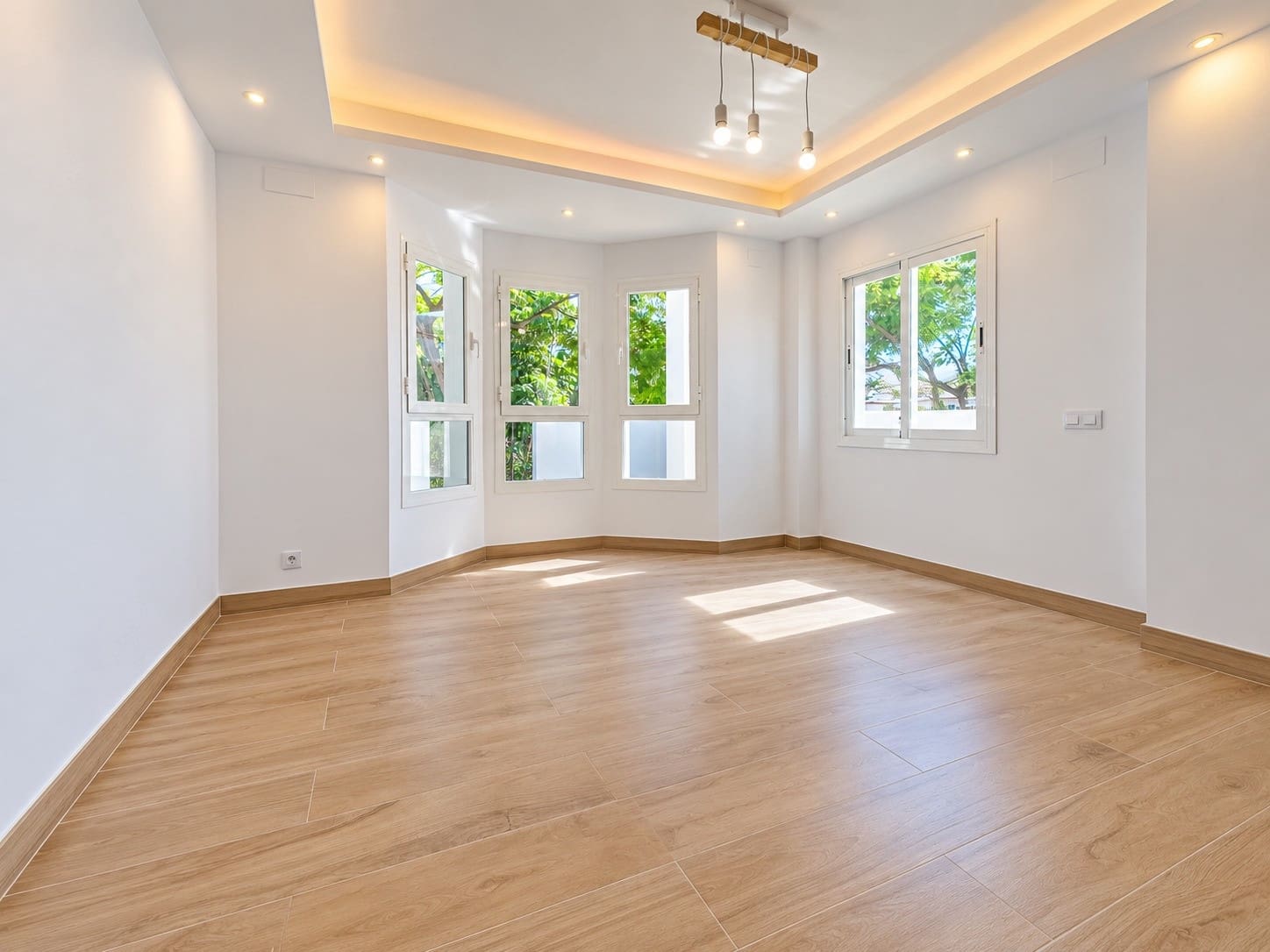 3 soveværelse Lejlighed til leje i Marbella med swimmingpool garage - € 3.000 (Ref: 10114657)