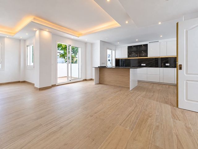 3 sovrum Lägenhet att hyra i La Dama de Noche - La Alzambra, Marbella med pool garage - 3 000 € (Ref: 10114657)