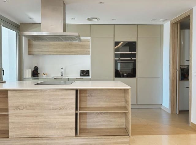 3 slaapkamer Appartement te huur in Nueva Andalucía Centro, Marbella met zwembad garage - € 4.200 (Ref: 10114659)