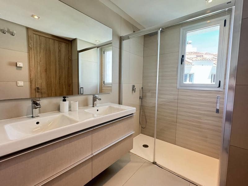3 slaapkamer Appartement te huur in Marbella met zwembad garage - € 4.200 (Ref: 10114659)