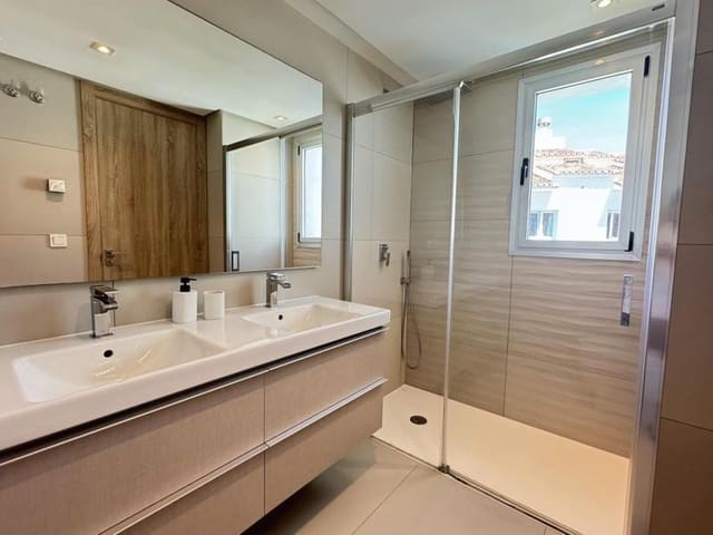 3 slaapkamer Appartement te huur in Nueva Andalucía Centro, Marbella met zwembad garage - € 4.200 (Ref: 10114659)
