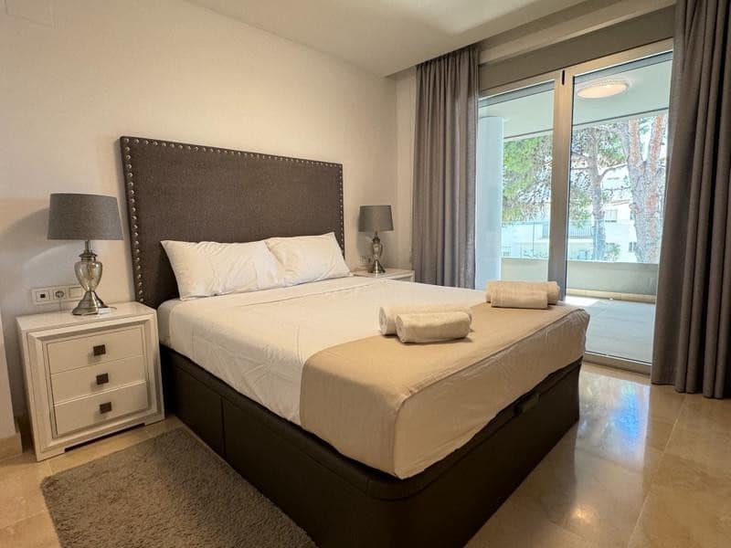 3 slaapkamer Appartement te huur in Marbella met zwembad garage - € 4.200 (Ref: 10114659)