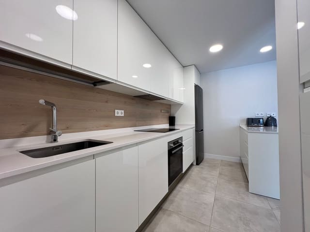 3 soveværelse Lejlighed til leje i La Concha - Resina Golf, Estepona med swimmingpool garage - € 3.200 (Ref: 10118692)
