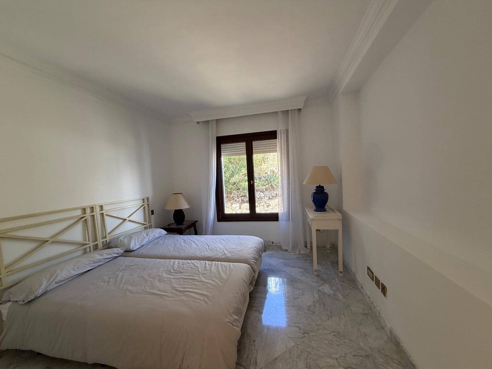 2 bedroom Apartment for rent in Marbella with pool garage - € 3,500 (Ref: 10123353)