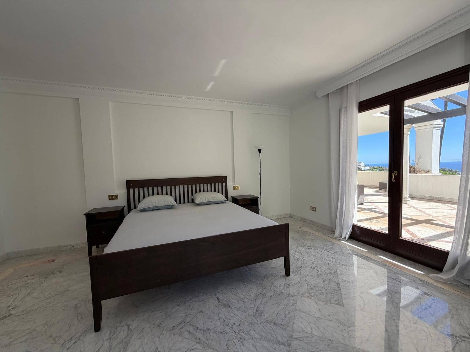 2 bedroom Apartment for rent in Marbella with pool garage - € 3,500 (Ref: 10123353)