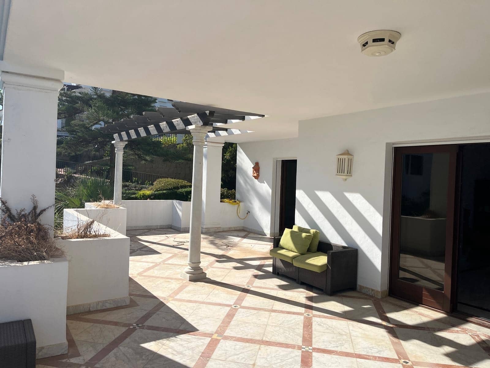 2 bedroom Apartment for rent in Marbella with pool garage - € 3,500 (Ref: 10123353)