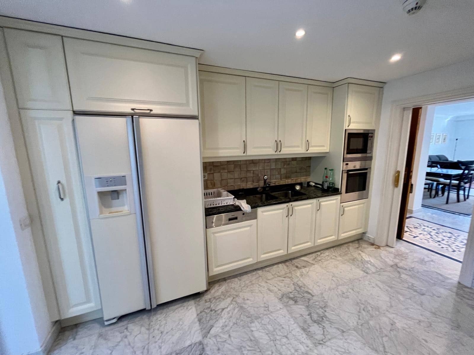 2 bedroom Apartment for rent in Marbella with pool garage - € 3,500 (Ref: 10123353)