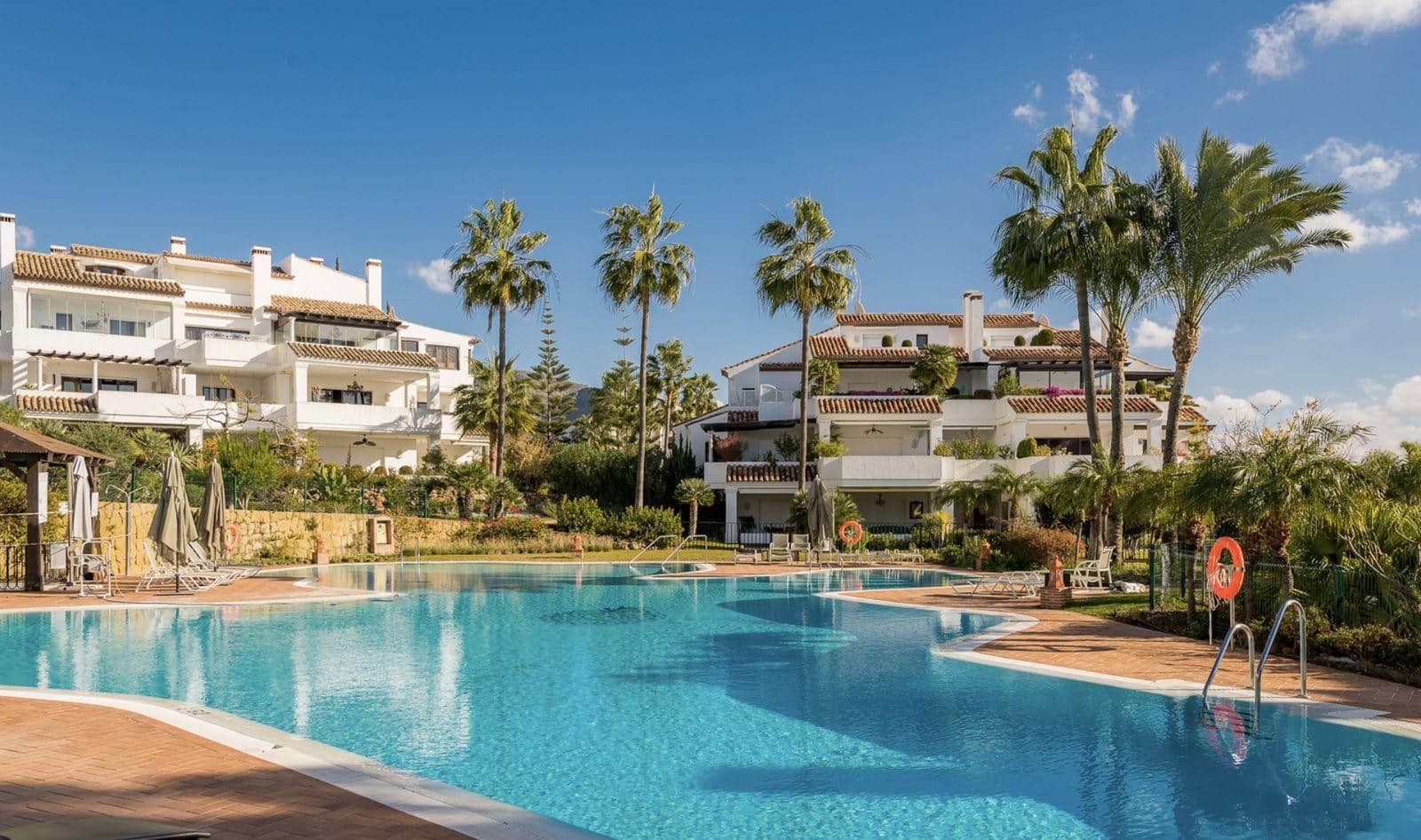 2 bedroom Apartment for rent in Marbella with pool garage - € 3,500 (Ref: 10123353)