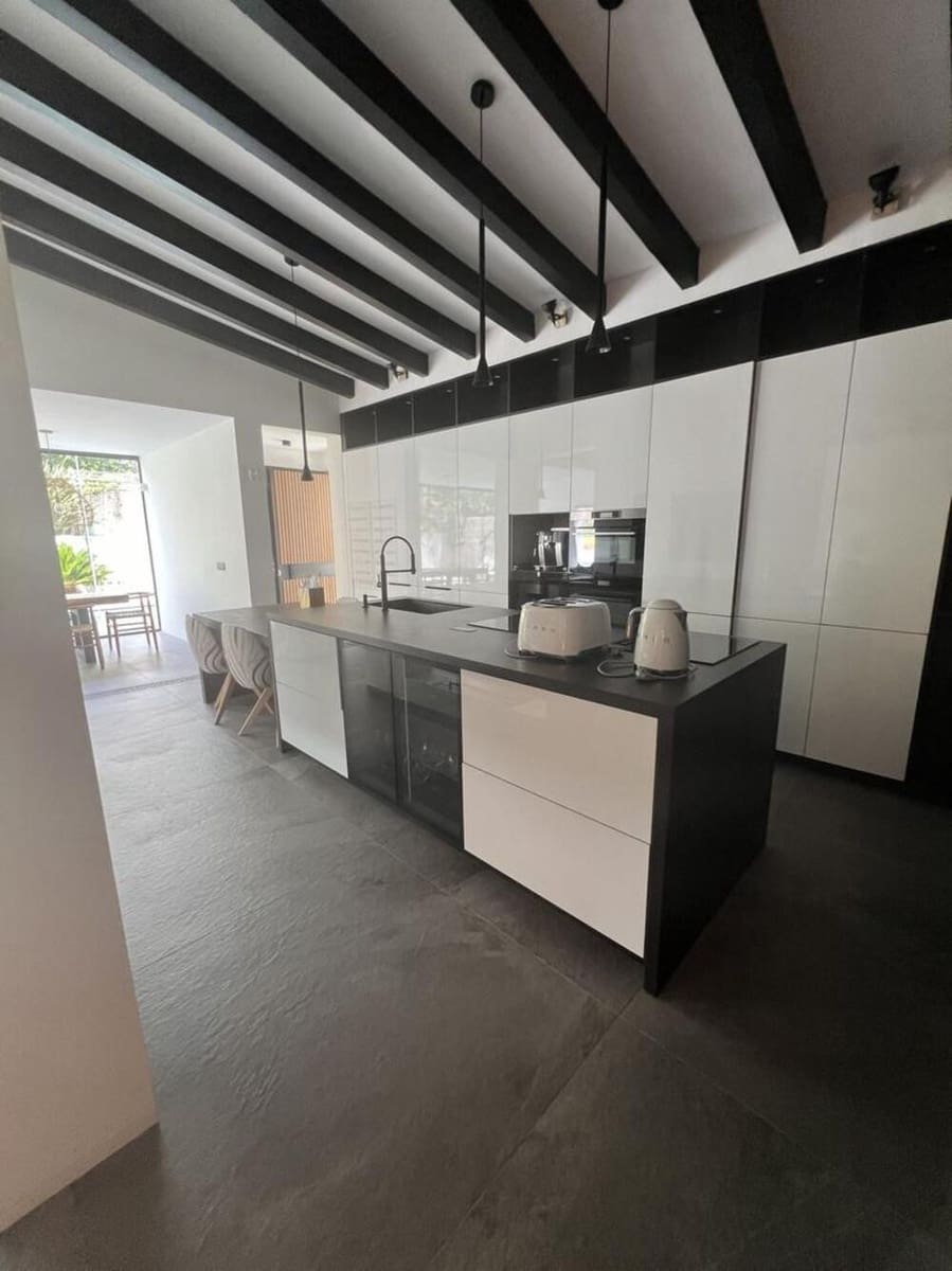 Villa/Maison de 4 chambres à louer à Puerto Banus avec piscine garage - 9 500 € (Ref: 10123354)